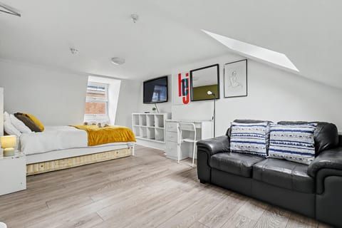 Shepherd’s Bush – Large Family & Group Residence