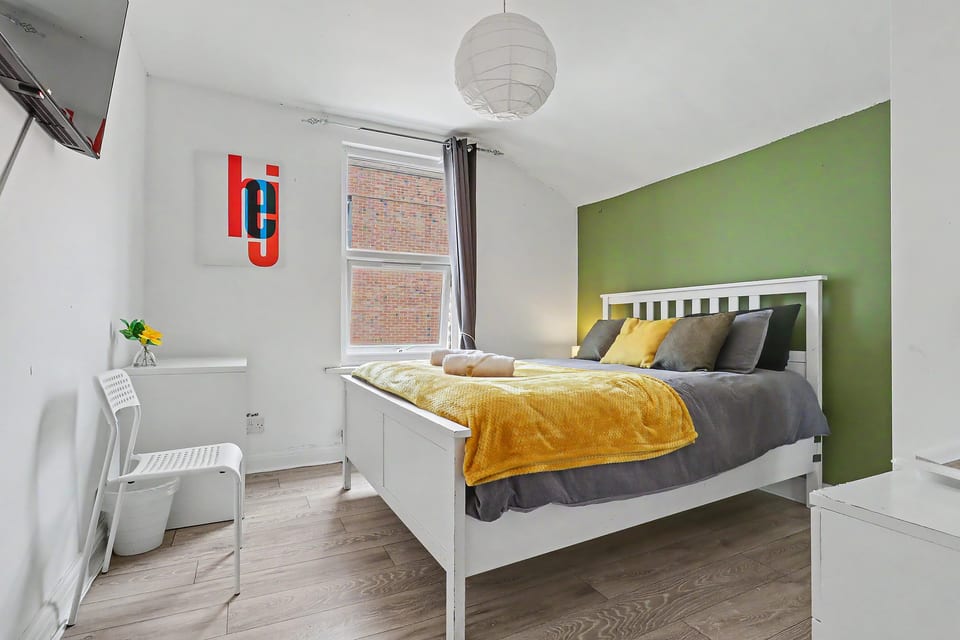Shepherd’s Bush – Large Family & Group Residence - London