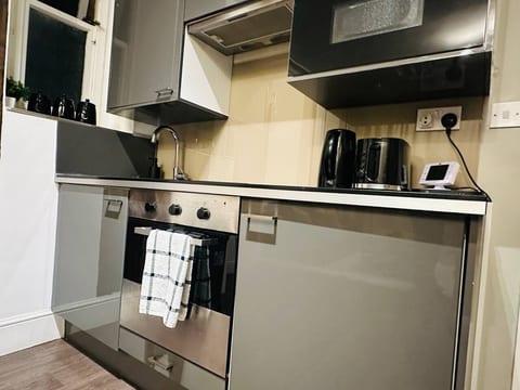 Victoria London Zone 1 BR Private Business