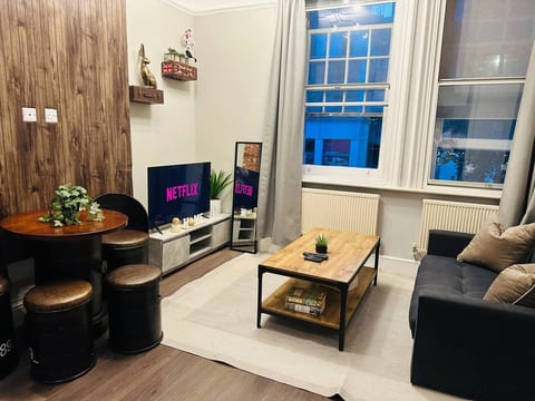 Victoria London Zone 1 BR Private Business