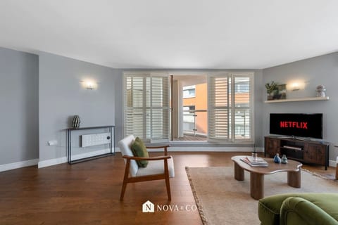 2BR 2B Canary Wharf | River & O2 Views