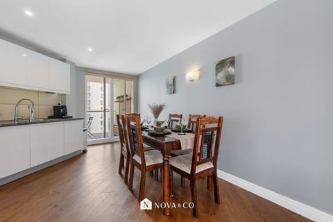 Canary Wharf 2BR | O2 Views & Parking