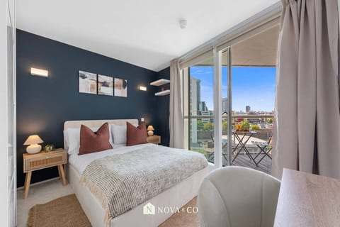 Canary Wharf 2BR | O2 Views & Parking