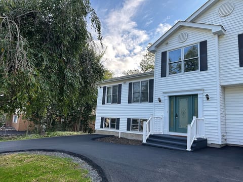 TNT Pocono Haven | 5BR | Sleeps 14 image 5