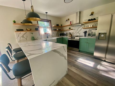 TNT Pocono Haven | 5BR | Sleeps 14 image 3