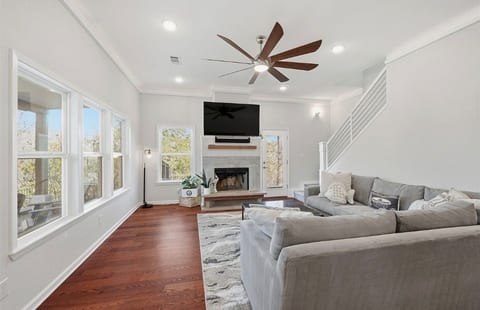 Spacious living area with SmartTV