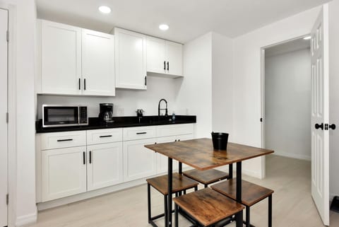 Cozy Studio Suite Near Beach w/ Kitchenette #11