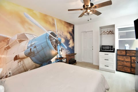 Cozy Studio Suite Near Beach w/ Kitchenette #3