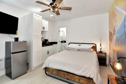 Cozy Studio Suite Near Beach w/ Kitchenette #3