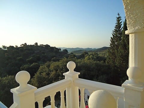 VILLA WITH POOL IN ALMOGIA, MALAGA