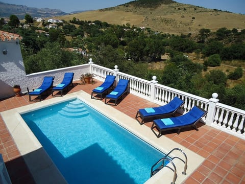 VILLA WITH POOL IN ALMOGIA, MALAGA