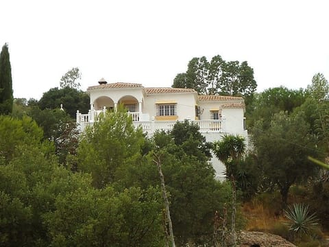 VILLA WITH POOL IN ALMOGIA, MALAGA