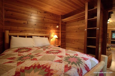 Alderwood Cabin - Hot tub