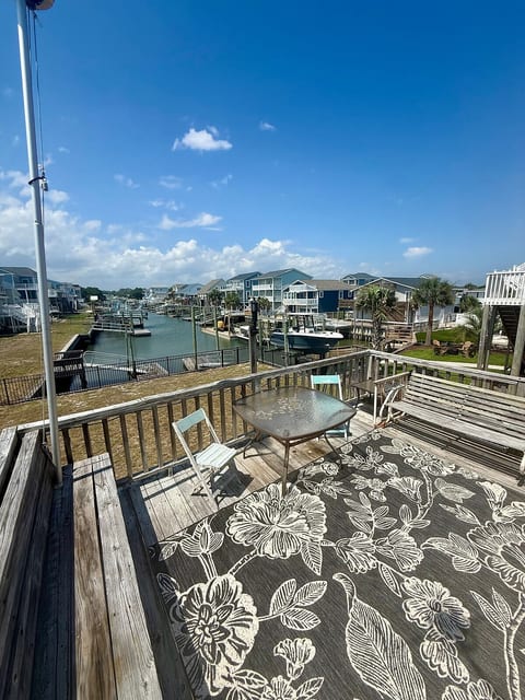 Holden Canal 2nd Row Cottage with beach access