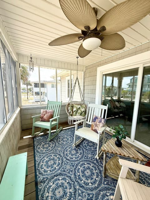 Holden Canal 2nd Row Cottage with beach access