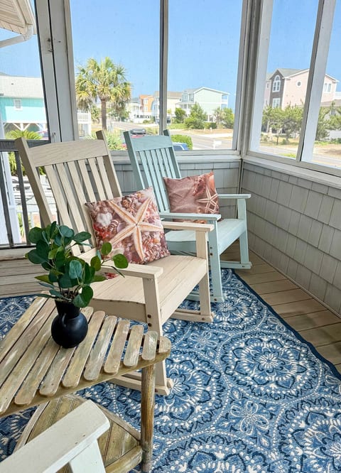 Holden Canal 2nd Row Cottage with beach access