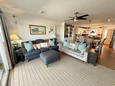 Holden Canal 2nd Row Cottage with beach access