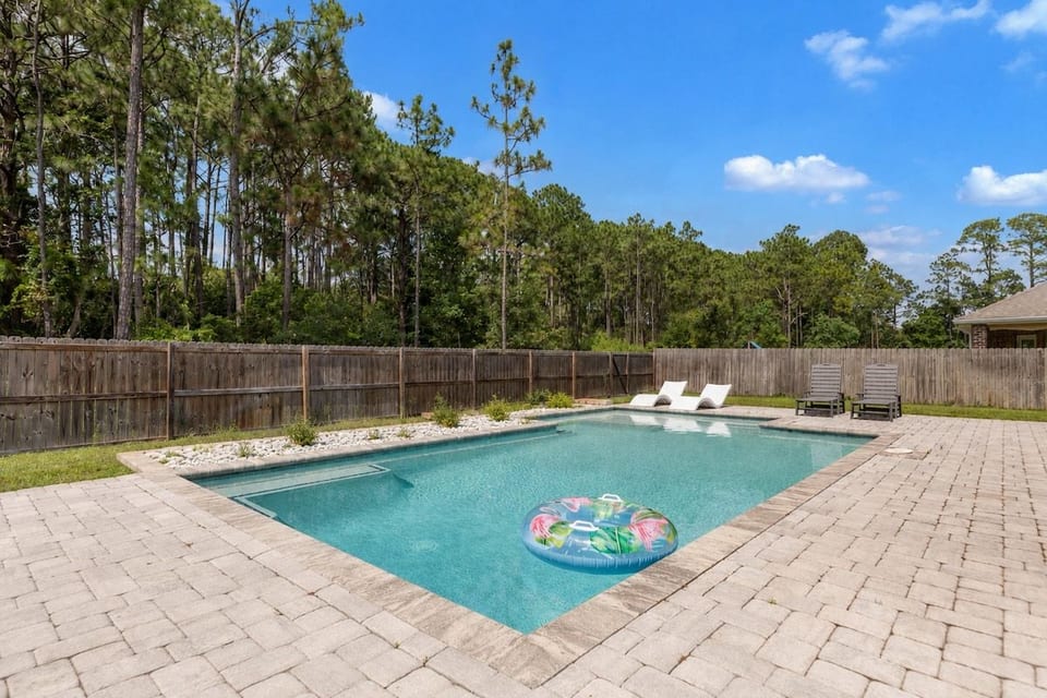 Sea Turtle•Sleeps 10•Heated Pool•Game Room•2 Kings image 1