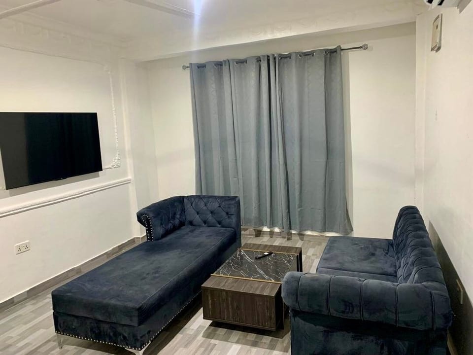 Modern 1 Bedroom Flat. Kingsby Roundabout. image 1