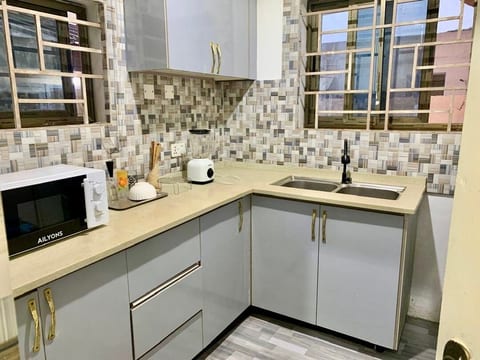 Modern 1 Bedroom Flat. Kingsby Roundabout.