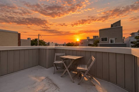 Luxury Philly Retreat | Private Rooftop Hot Tub