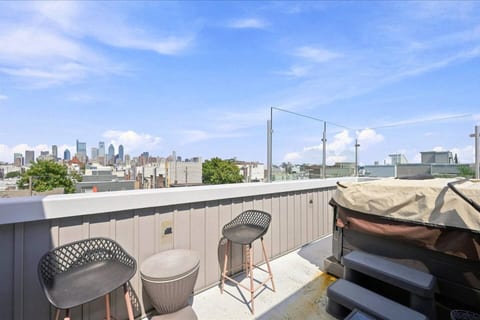 Luxury Philly Retreat | Private Rooftop Hot Tub