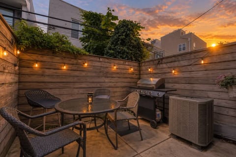 Luxury Philly Retreat | Private Rooftop Hot Tub