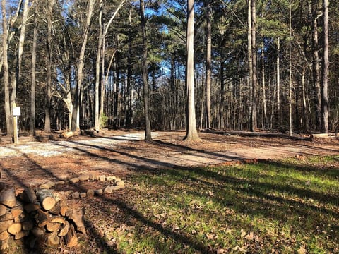 Templeton - RV site on a farm! Dogs welcome!