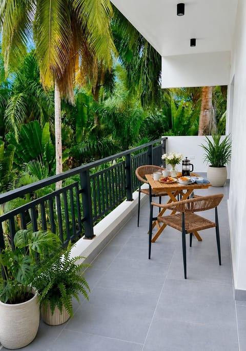 Luxury 3BR Modern Apt. Short Walk to the Beach!