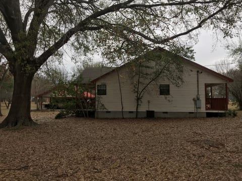 Off Water Weekend House