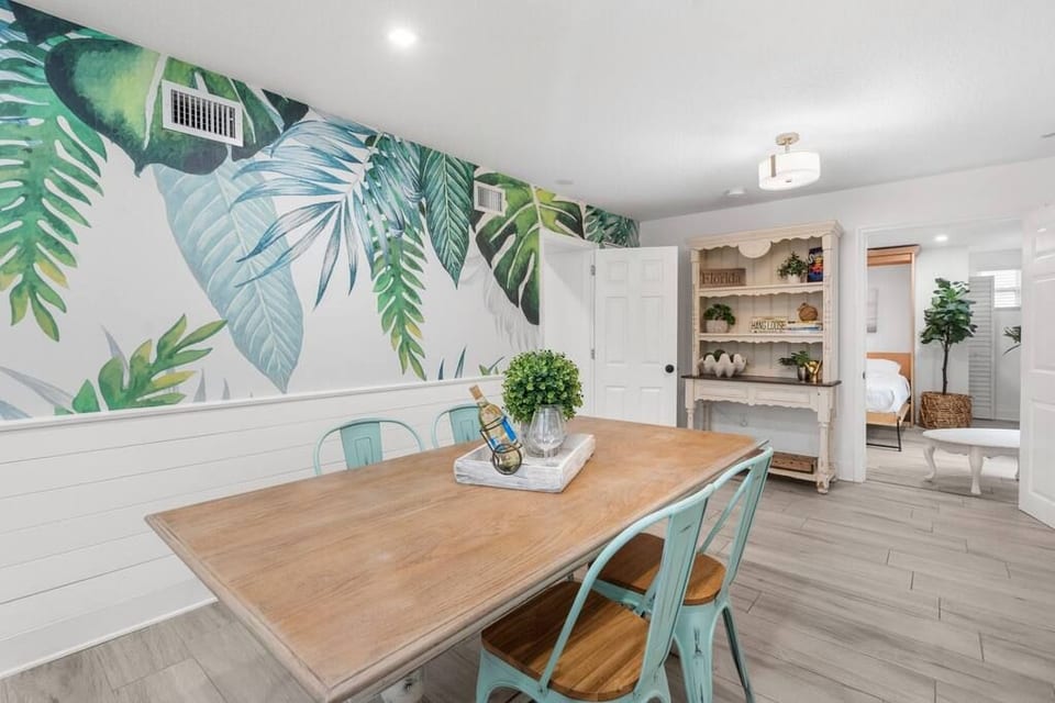 FREE NIGHT! Aloha! Hawaiian surf inspired retreat - Treasure Island