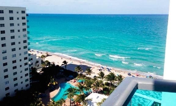 Just listed! beautiful beachfront top floor condo image 1