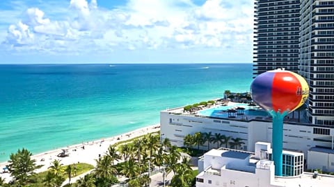 Just listed! beautiful beachfront top floor condo image 2