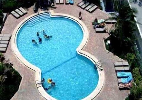 Just listed! beautiful beachfront top floor condo image 3