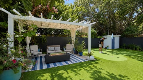 Outdoor Retreat: Sip cocktails under the pergola while enjoying your mini-golf paradise!