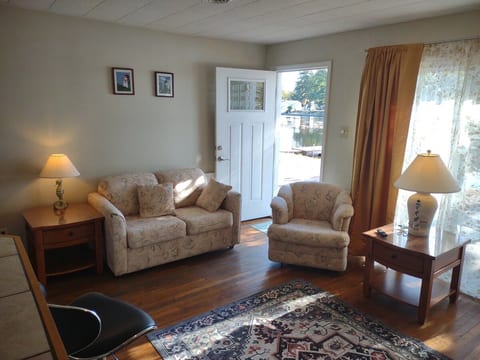 Lakefront Cottage -Canoe-Deck-FirePit-FreeCleaning