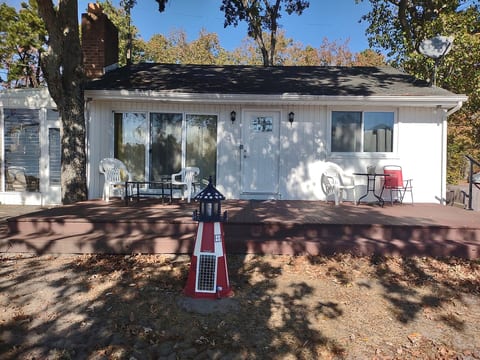 Lakefront Cottage -Canoe-Deck-FirePit-FreeCleaning