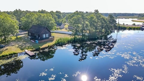 Lakefront Chalet-Pedalboat-Firepit- Free Cleaning