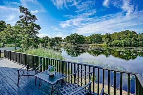 Lakefront Chalet-Pedalboat-Firepit- Free Cleaning