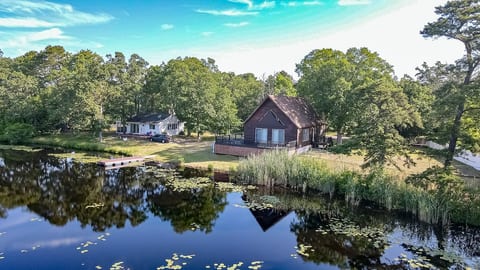 Lakefront Chalet-Pedalboat-Firepit- Free Cleaning