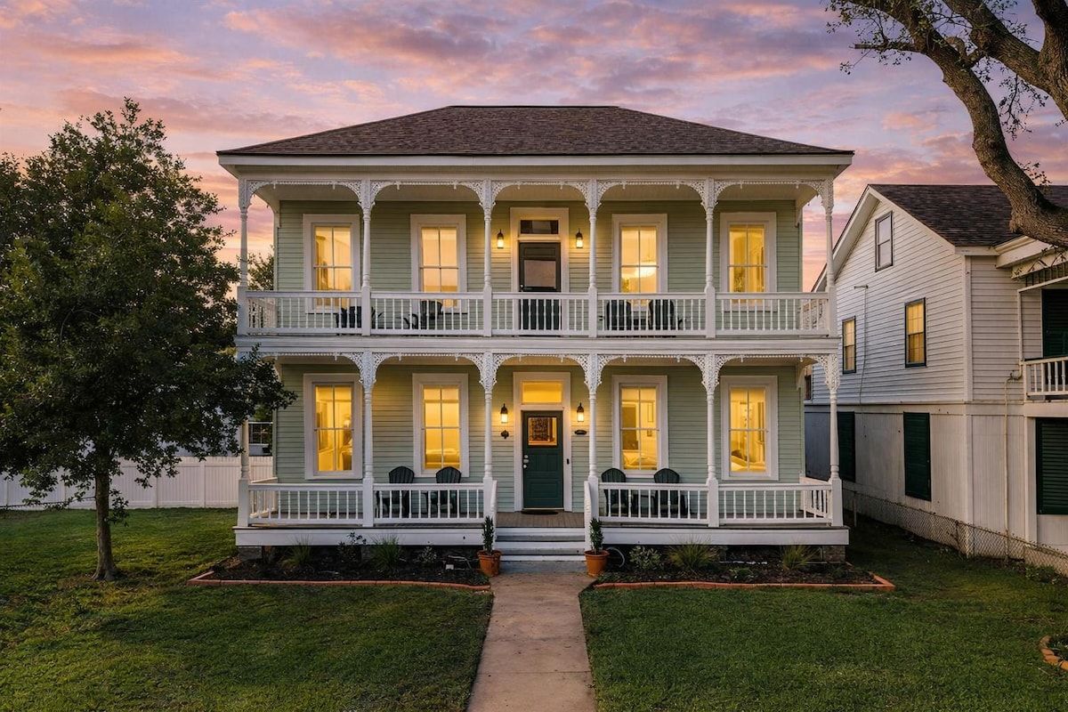 Historic 1886 Home Near Beach