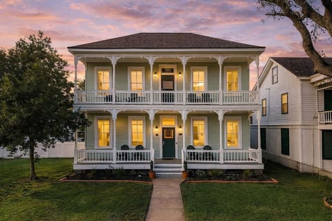Step into Sand and Sea Manor, a beautiful historic 1886 beach house. Enjoy classic coastal architecture and double balconies in the heart of Galveston, just minutes from the beach, local restaurants, and the iconic Strand district.