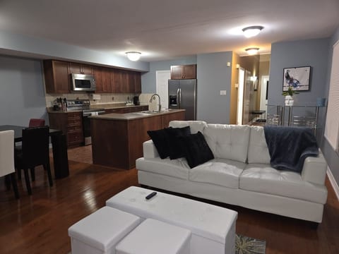 Casa Amigos-Arnprior
3 Bedroom Townhouse w Parking image 1