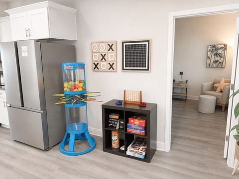 The Salty Dog•4 Miles to Beach•Sleeps 10