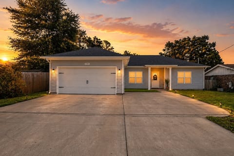 The Salty Dog•4 Miles to Beach•Sleeps 10