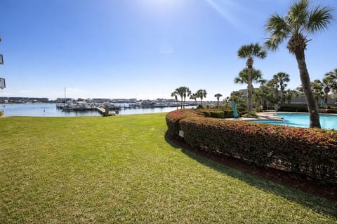 Stars & Sea•Overlooking Pool & Sound•Sleeps 4