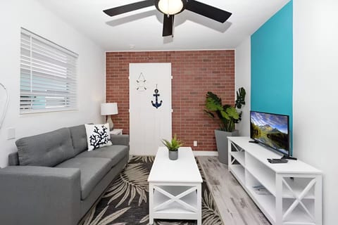 Luna Beach House|Near Beach|Beautiful Yard