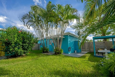 Luna Beach House|Near Beach|Beautiful Yard