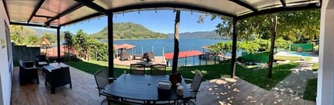 Casa Azul, in Lago de Coatepeque image 3