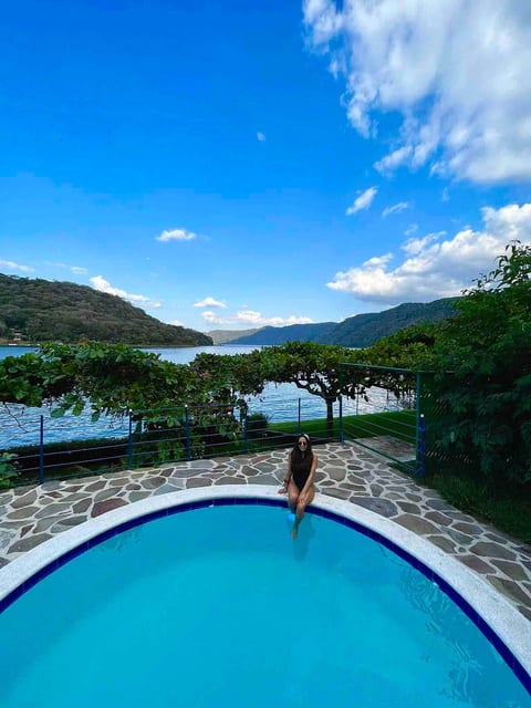 Casa Azul, in Lago de Coatepeque image 5